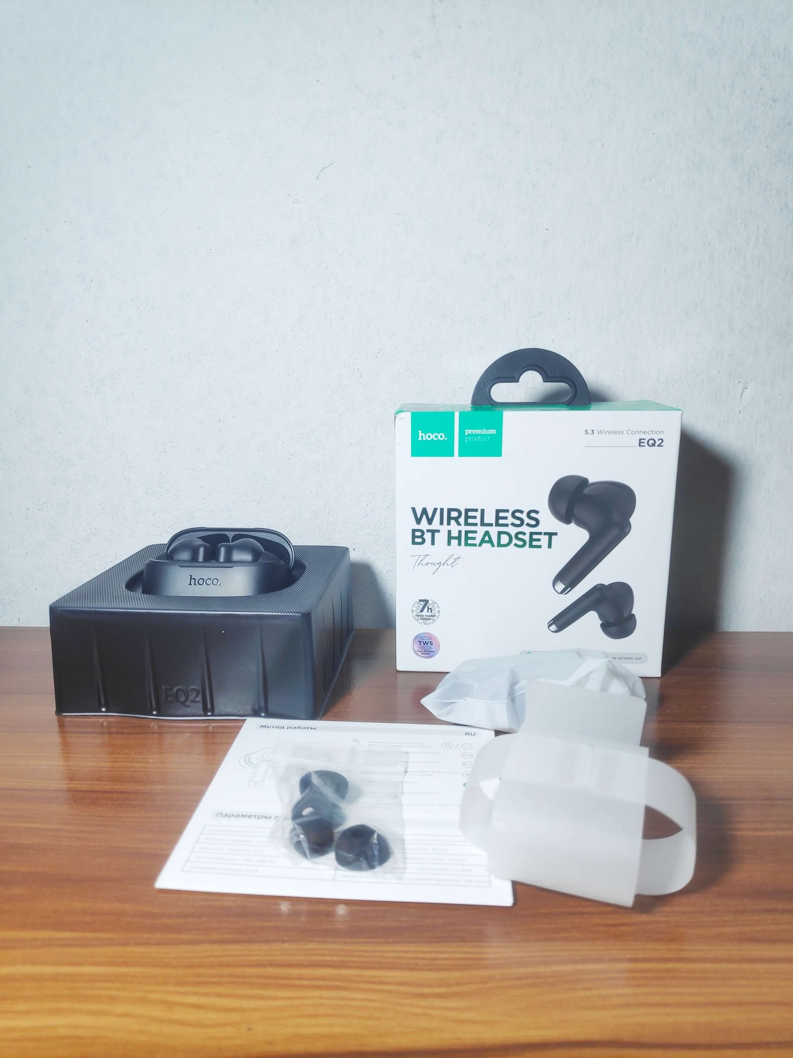 hoco-eq2-wireless-bluetooth-earbuds-img-02