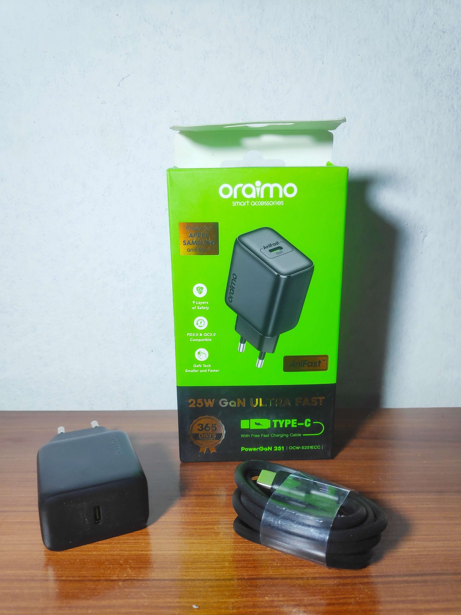 oraimo-25w-gan-fast-charger-type-c-pd-qc3-img-03