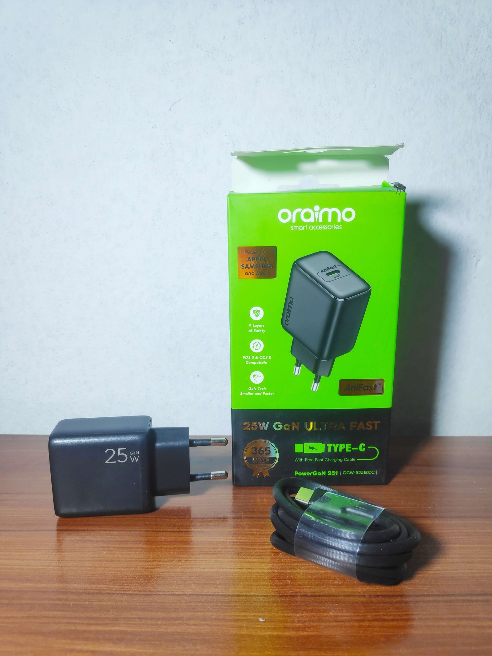 oraimo-25w-gan-fast-charger-type-c-pd-qc3-img-04