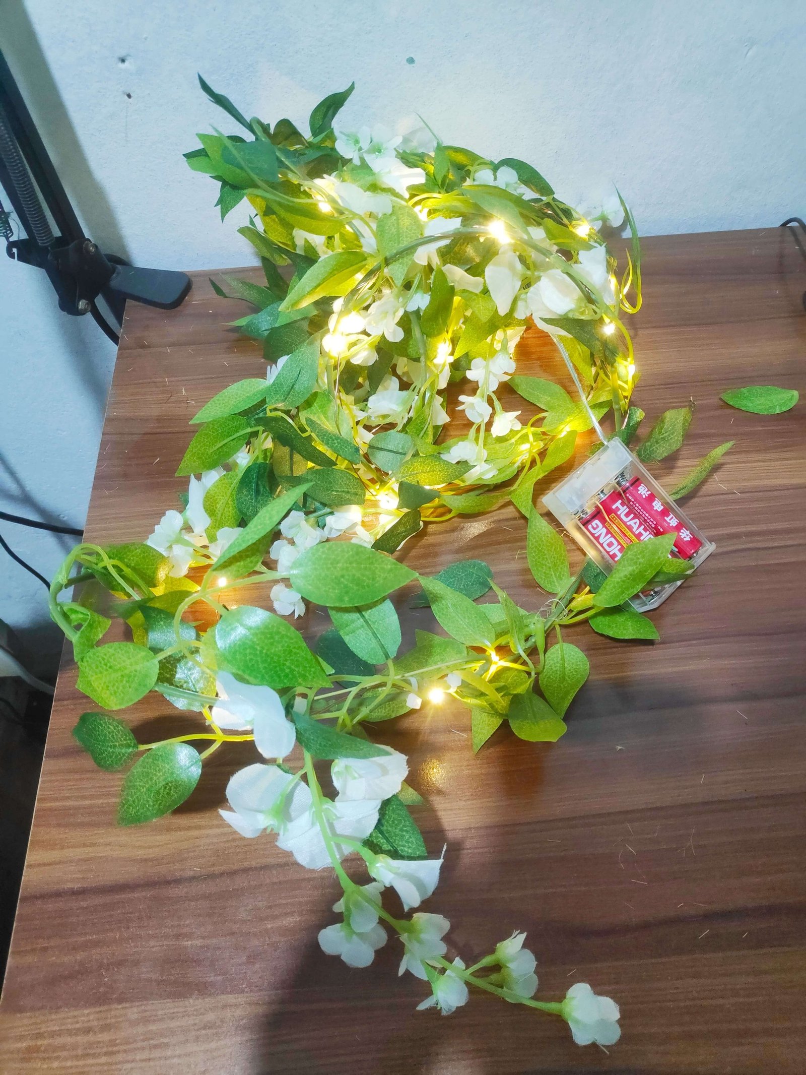 white-wisteria-flower-decorative-vine-led-light-5m-50-lights-img-02